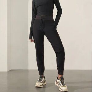 Athleta Headlands Hybrid Trek Mid Rise Jogger Black 6 Reg